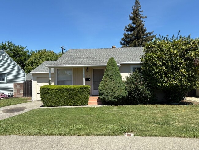 Building Photo - 324 Cottonwood St