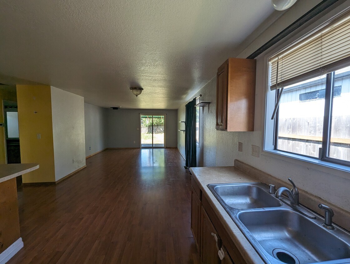 Primary Photo - 2621 Undine St