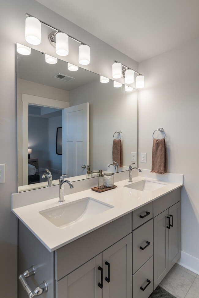 Building Photo - Maybrook Terraces