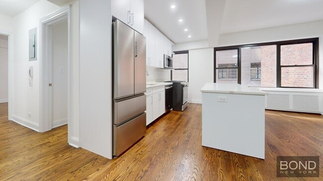 Building Photo - 157 W 57th St