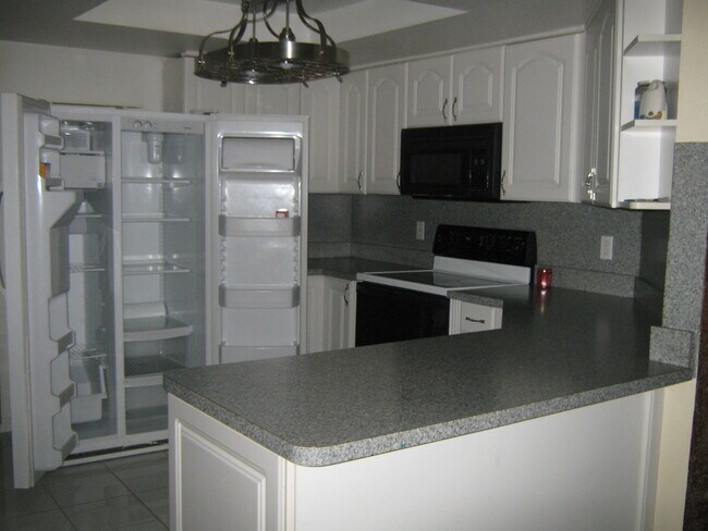 Building Photo - 1102 Fuchsia Dr