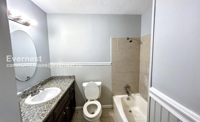 Foto del edificio - 1437 Highland Dr