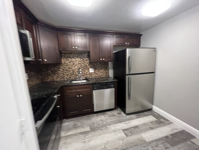 Building Photo - 4158 Inverrary Dr