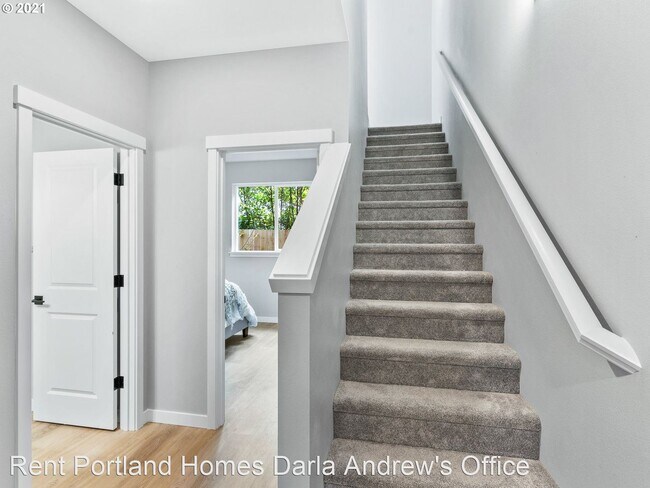 Building Photo - 3 br, 2.5 bath House - 3851 SE 92nd Ave #5