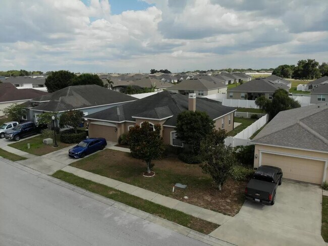Building Photo - 2105 Golden Meadow Way