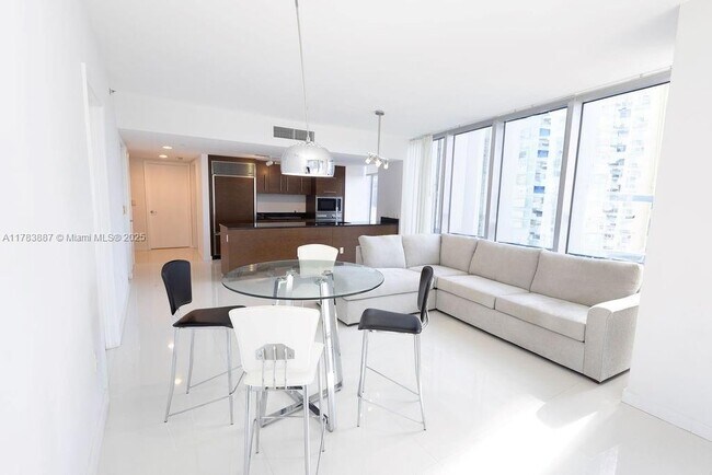 Foto del edificio - 475 Brickell Ave