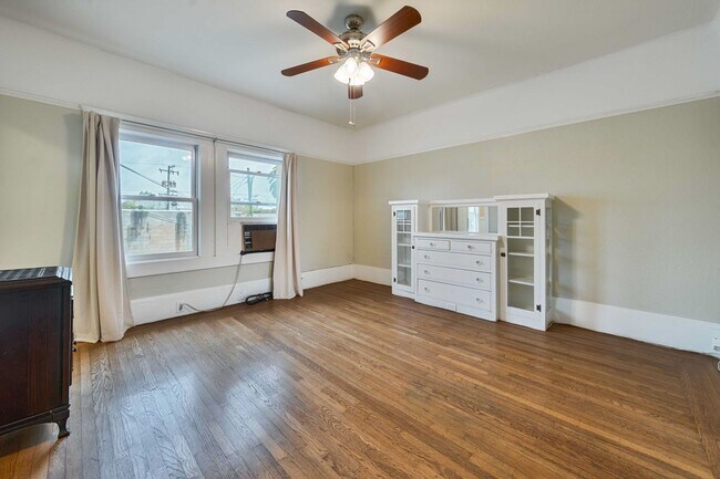 Foto del edificio - Charming Midtown 1-Bedroom Apartment with ...