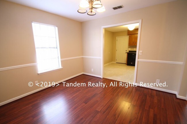 Building Photo - Mufreesboro 2 Bed 2 Bath with Fireplace