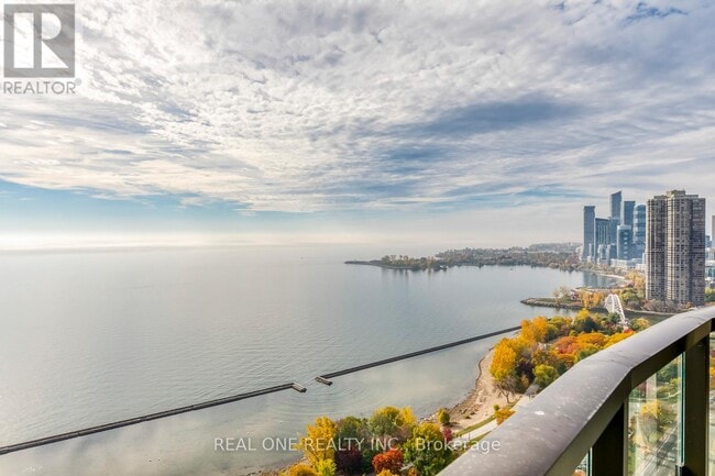 Building Photo - 1926 Lake Shore Blvd W