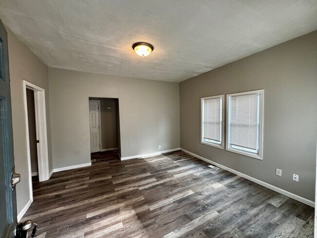 Building Photo - 3627 Parthenia Ave