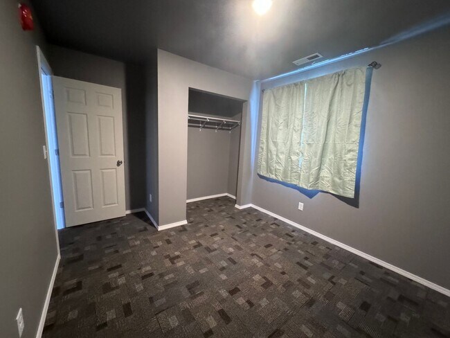 Building Photo - 1004 S. 7th St