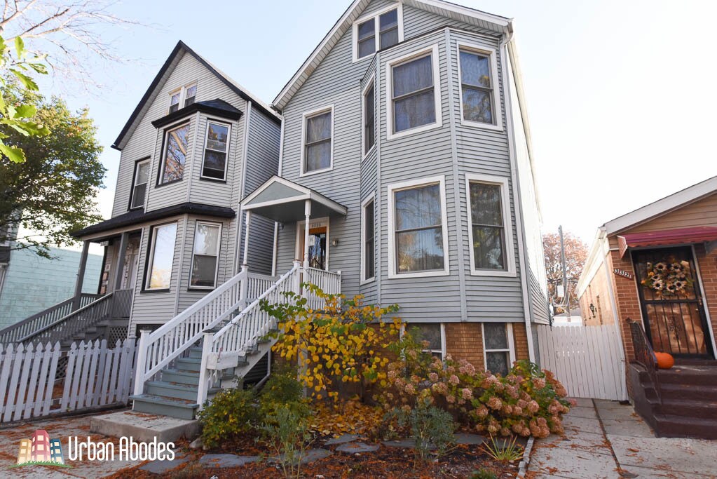 Primary Photo - 3323 N Whipple St