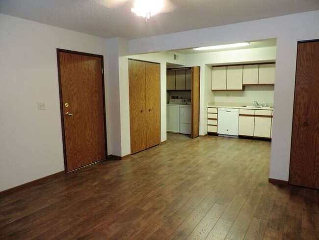 Foto del edificio - $1095 | 2 Bedroom, 1 Bathroom Condo | Pet ...