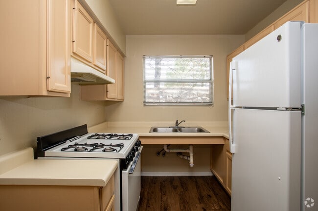 2HAB, 1BA - 810 ft² - Western Yarbrough Apartments