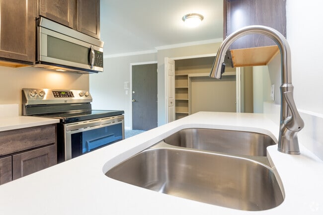 2 BR, 1 BA - The Hemingway - Shoreview Apartments