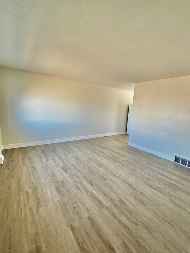 Foto del edificio - 5660/5670 W. 52nd Avenue