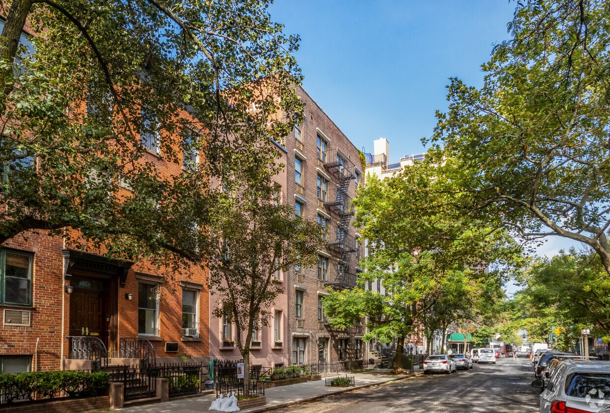 Primary Photo - 328 W 19th St