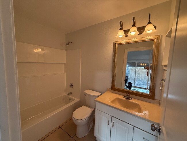 Foto del edificio - 142 Village Dr