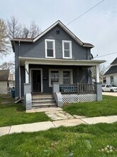 Building Photo - 1713 Oakdale Ave