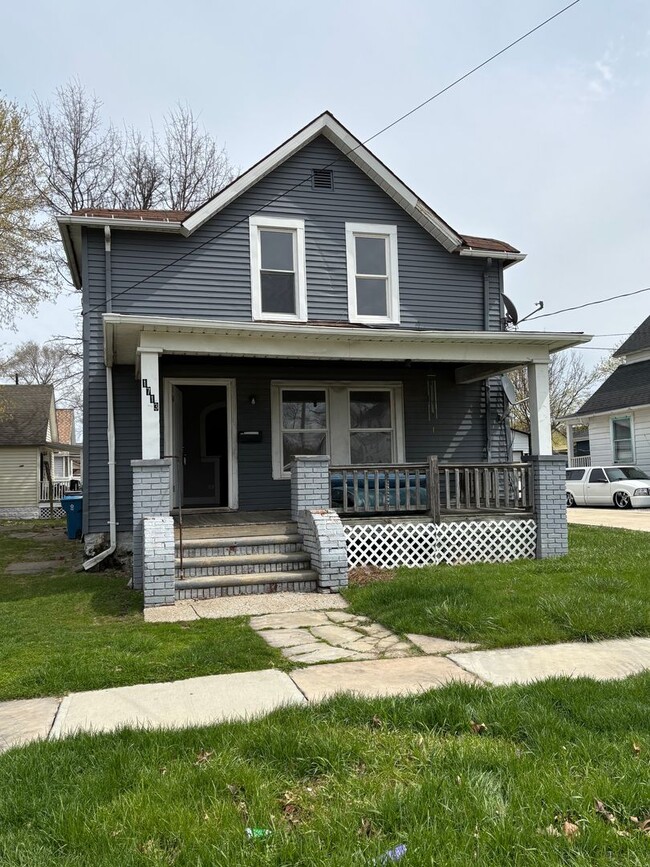 Building Photo - 1713 Oakdale Ave