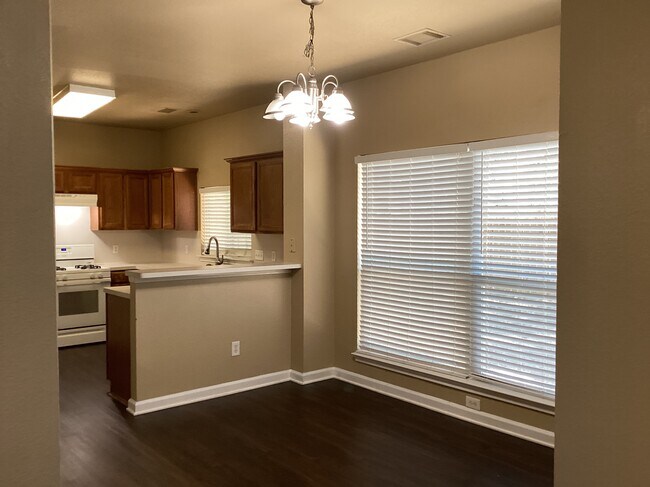 Building Photo - 3608 Cheyenne St