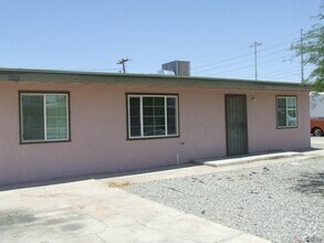 Building Photo - 1222 W 17th Pl
