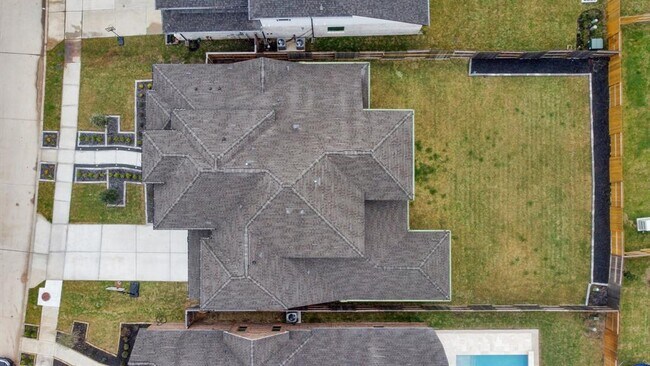 Building Photo - 9922 Regal Bend Dr