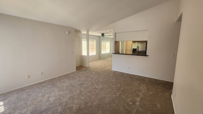 Building Photo - 2 Bedroom, 2 Bath Condo in Eastlake Shores