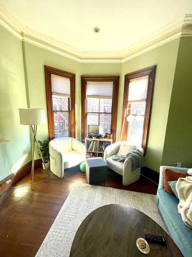 Foto del edificio - 9/1 Modern 4BR/2BA with AC, laundry in unit @ Brigham Circle!