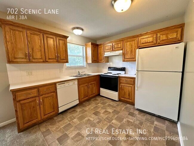 Building Photo - 702 NW Scenic Ln