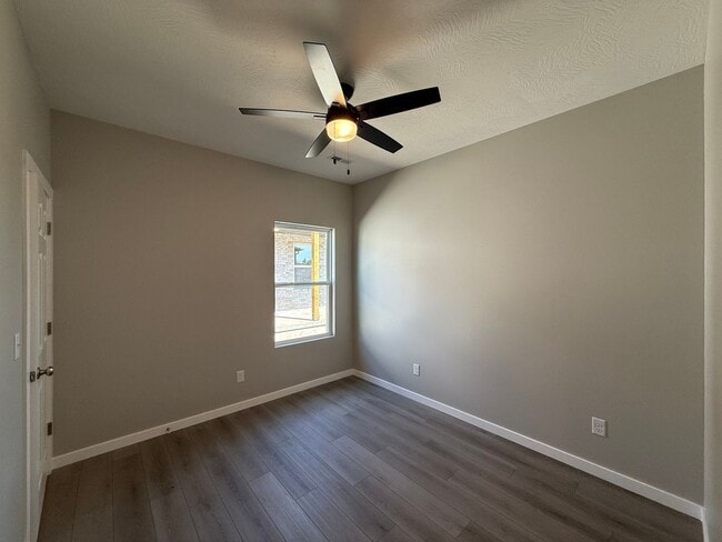 Foto del edificio - Water, sewer, and lawn care provided