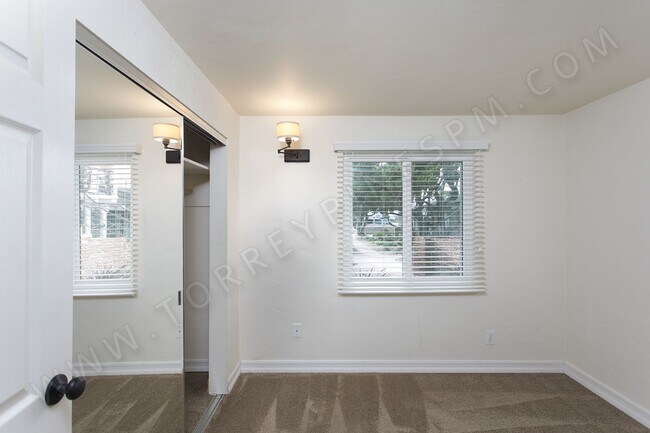 Foto del edificio - Point Loma - Beautiful Two Bedroom with 2 ...