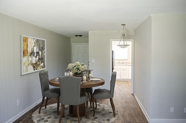 Building Photo - The Oaks at Northgate