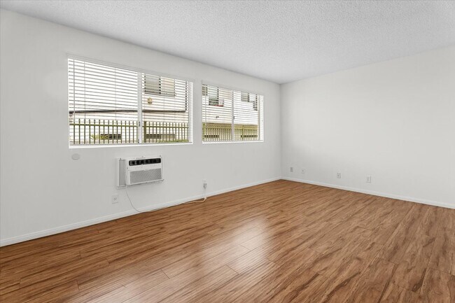 Floorplan - 4458 Woodman Ave