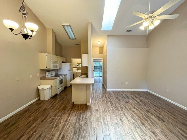 Foto del edificio - 3824 SW 30th Terrace