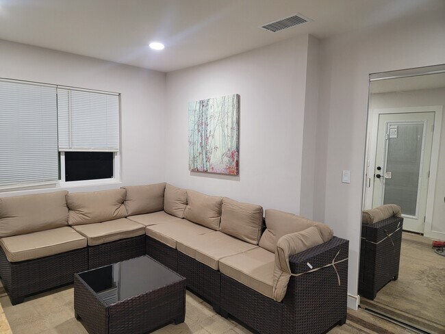 Foto del edificio - 20354 Laguna Canyon Rd