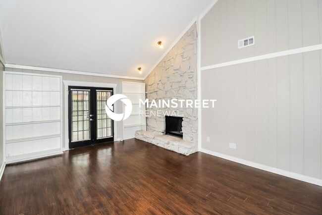 Building Photo - 4 Bedroom Pet-Friendly Home in Memphis, TN with Main Street Renewal