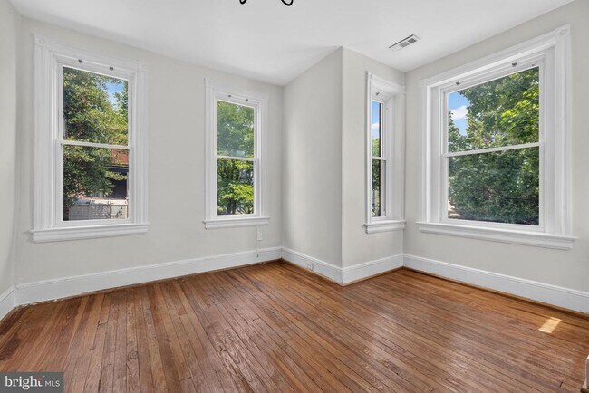 Foto del edificio - 1252 E St NE