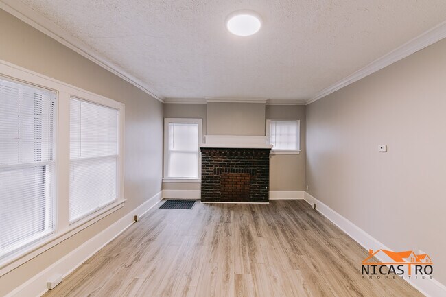 Foto del edificio - 2072 Indianola Ave