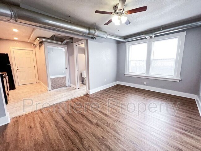 Building Photo - 2102 E 33rd St