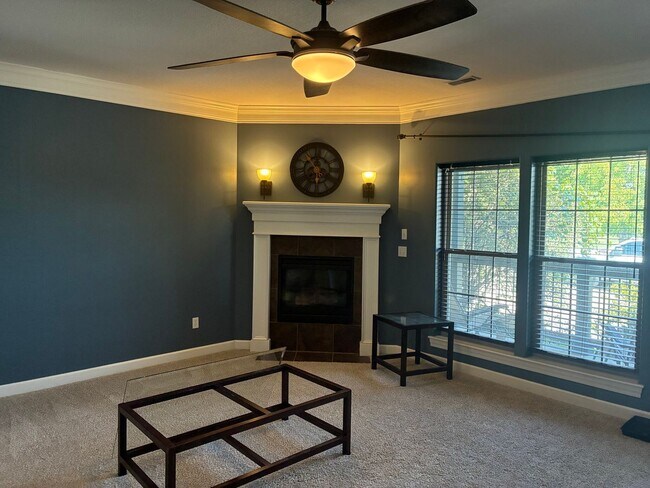 Foto del edificio - 4207 Gladden Ln