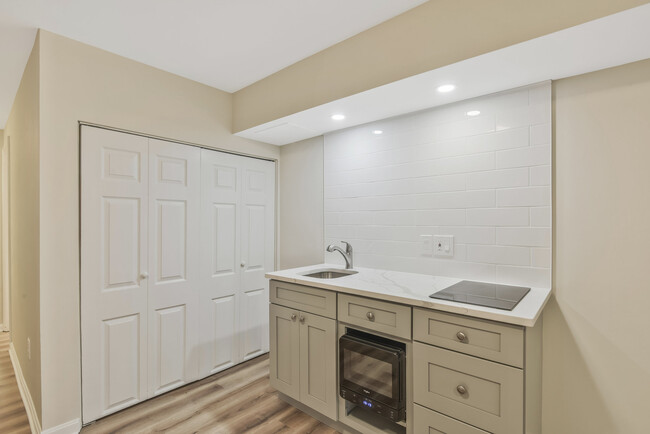 Building Photo - 5716 Osprey Ct