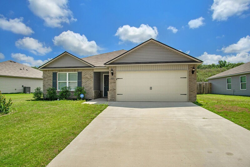 127 Briarfield Ln, Calera, AL 35040 House Rental in Calera, AL