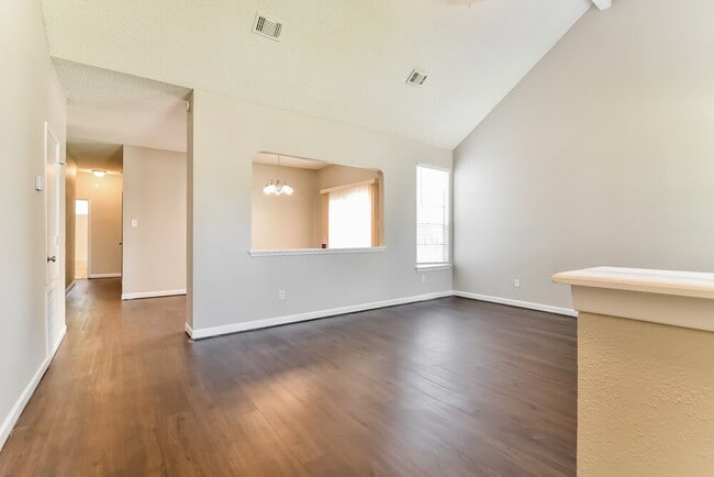Building Photo - 8123 Summer Trail Dr
