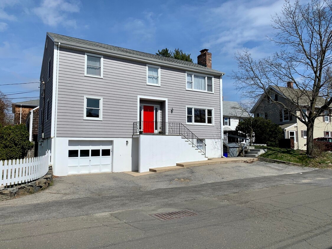 3 Artic St Unit 1, Greenwich, CT 06830 Room for Rent in Greenwich, CT