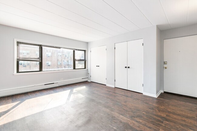 Building Photo - 6007 N Kenmore Ave