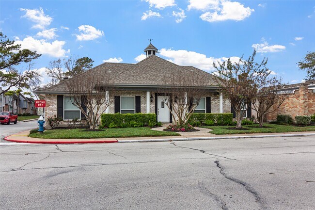 Foto del edificio - 11002 Hammerly Blvd