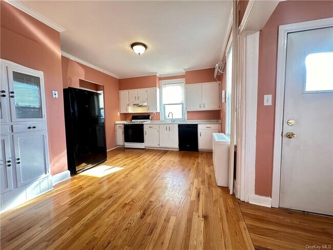 Building Photo - 450 N Barry Ave