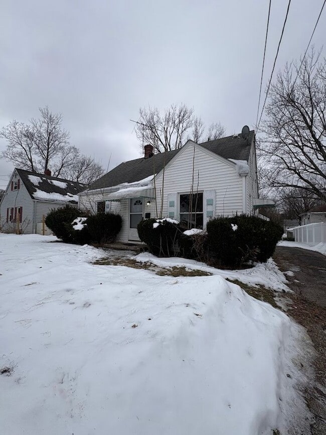 Building Photo - 832 Chinook Ave