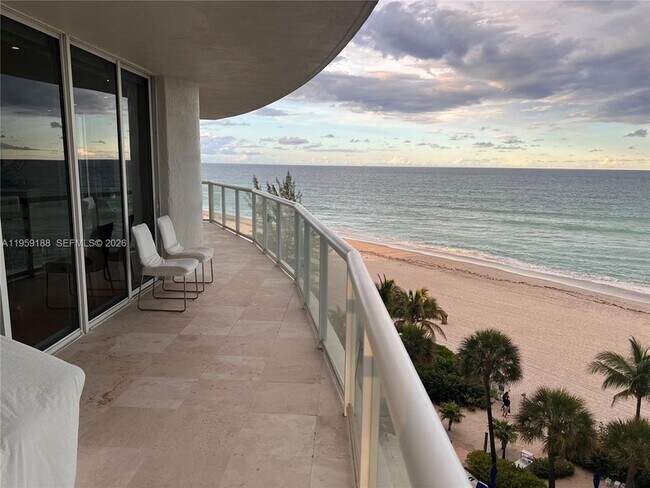 Foto del edificio - 18671 Collins Ave